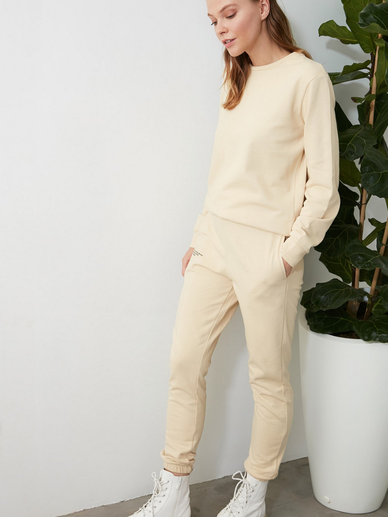 Штаны спортивные Trendyol модель TWOAW21EA0182/Bej Фото