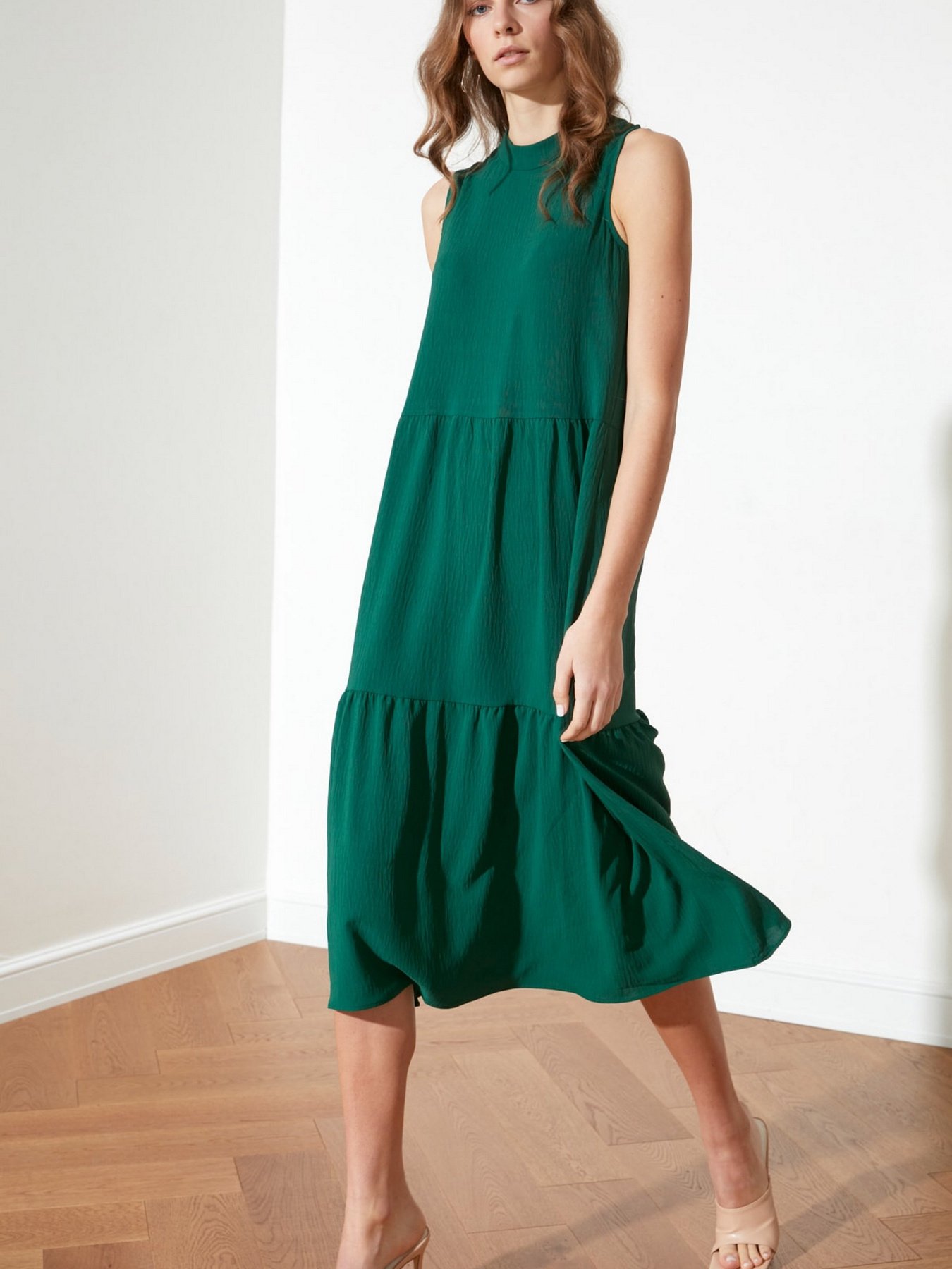 Платья Trendyol модель TWOSS20EL1864/Zumrut Yesili Фото