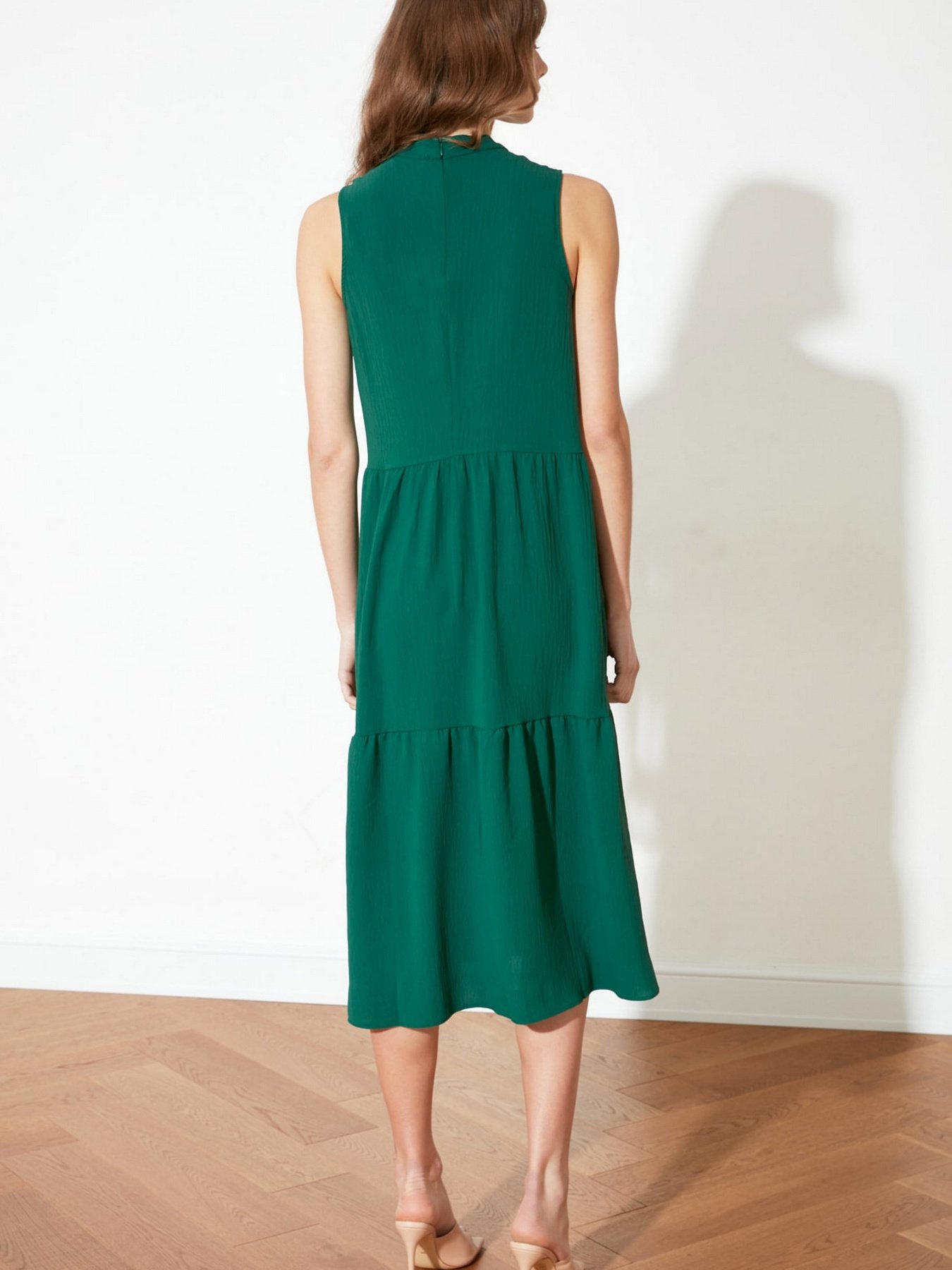 Платья Trendyol модель TWOSS20EL1864/Zumrut Yesili Фото