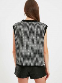 Жилет Trendyol модель TWOAW22HI0427/Siyah Фото