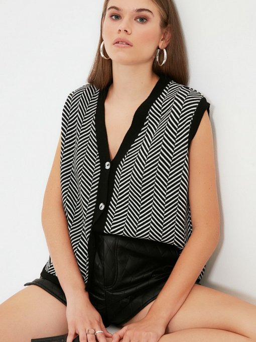 Жилет Trendyol модель TWOAW22HI0427/Siyah Фото