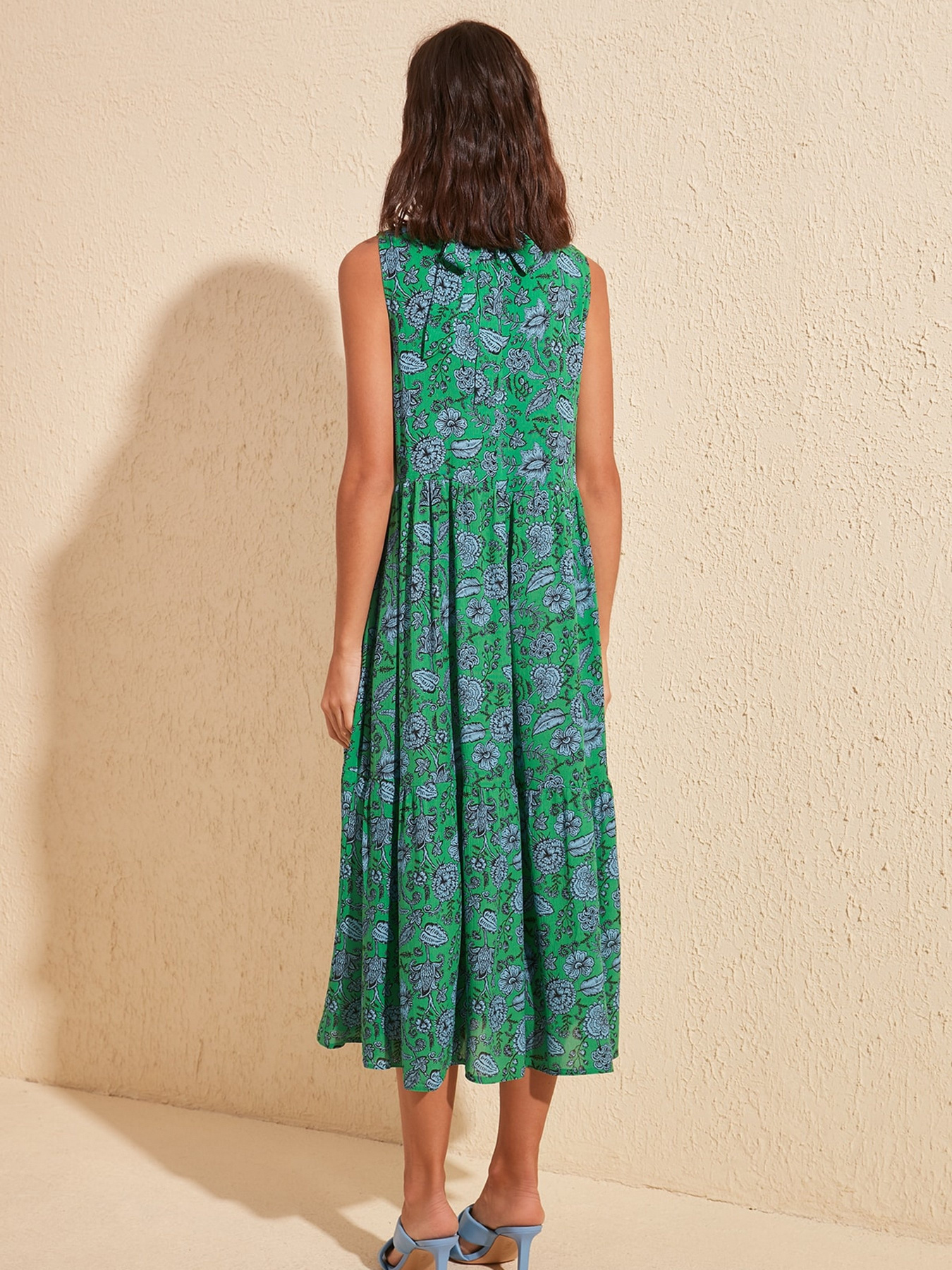 Платья Trendyol модель TWOSS20EL0573/Cok Renkli Фото