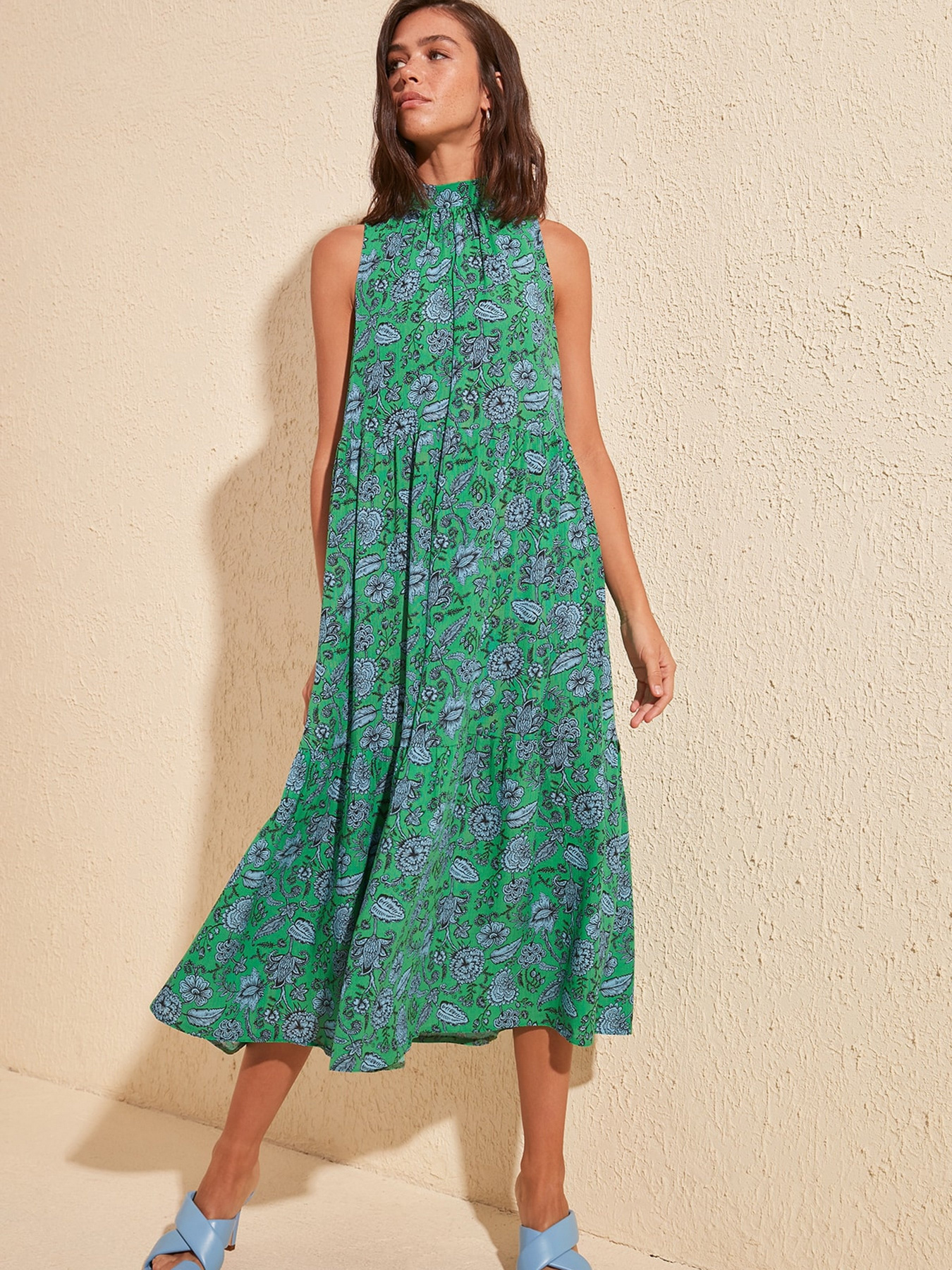 Платья Trendyol модель TWOSS20EL0573/Cok Renkli Фото