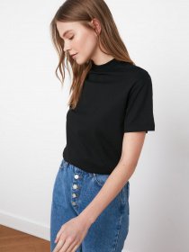 Футболки и поло Trendyol модель TWOAW20TS0096/Siyah Футболки и поло Trendyol модель TWOAW20TS0096/Siyah Фото