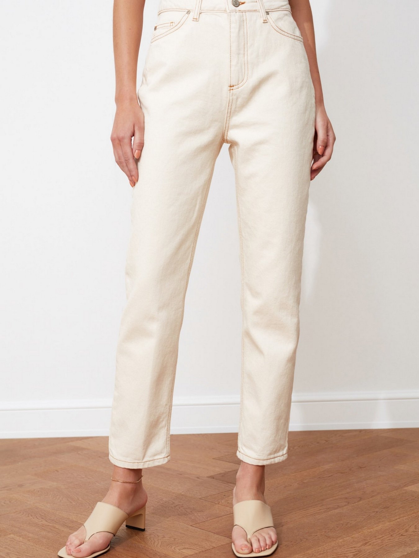 Джинсы Trendyol модель TWOSS20JE0200/Ekru Фото