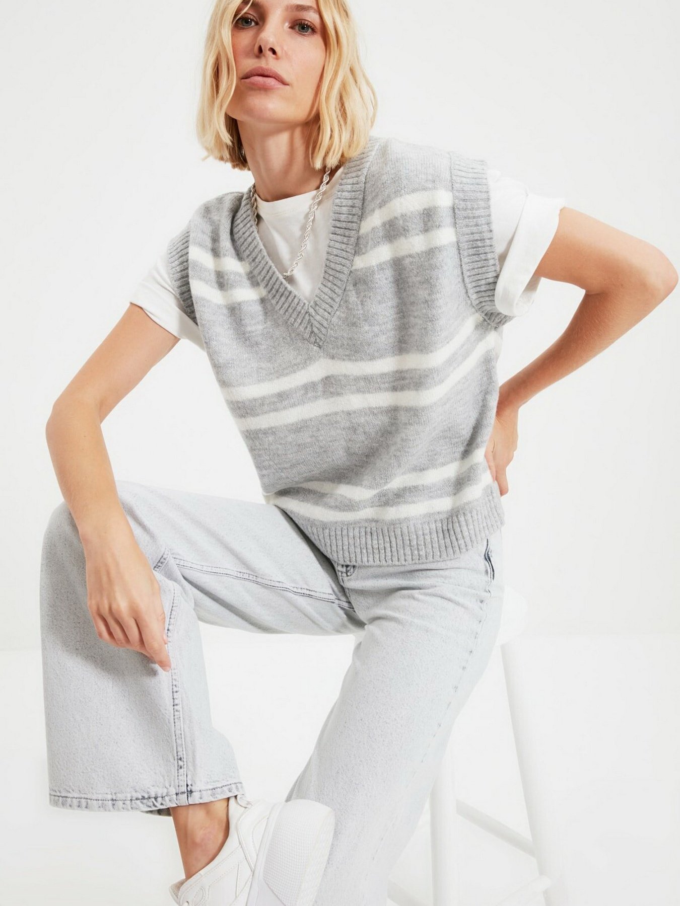 Жилет Trendyol модель TWOAW22KZ0504/Gri Жилет Trendyol модель TWOAW22KZ0504/Gri Фото