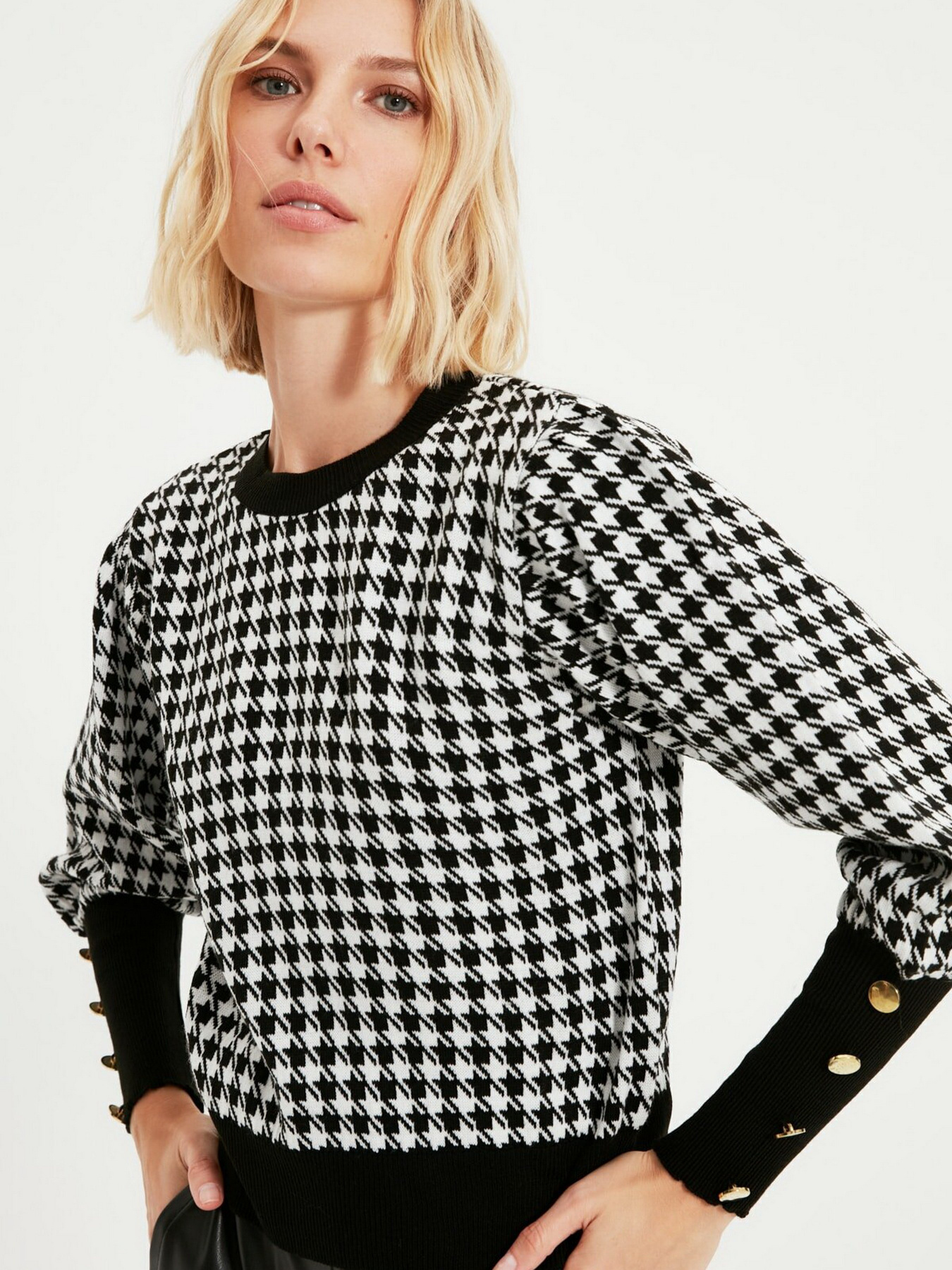 Джемпер Trendyol модель TWOAW22KZ0529/Siyah Фото