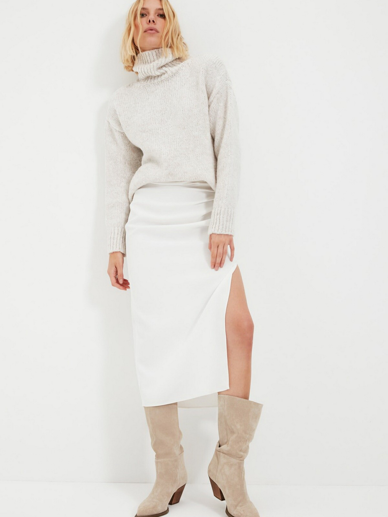 Джемпер Trendyol модель TWOAW22KZ0776/Ekru Джемпер Trendyol модель TWOAW22KZ0776/Ekru Фото