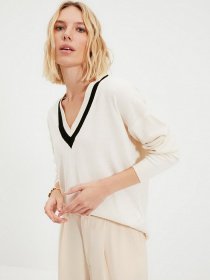 Джемпер Trendyol модель TWOAW22KZ0975/Ekru Джемпер Trendyol модель TWOAW22KZ0975/Ekru Фото