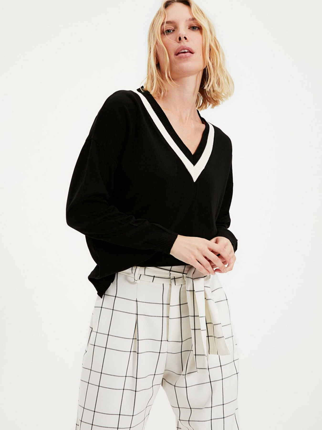 Джемпер Trendyol модель TWOAW22KZ0975/Siyah Фото