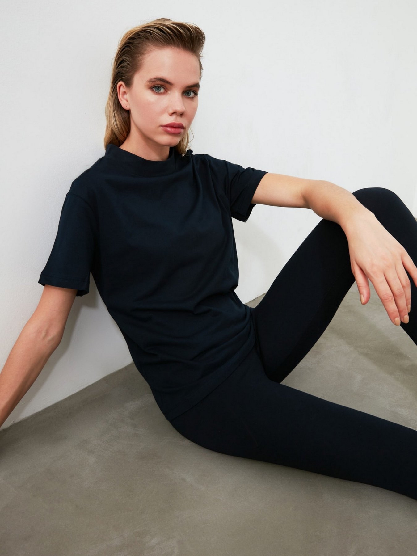 Футболки и поло Trendyol модель TWOAW20TS0096/Lacivert Фото