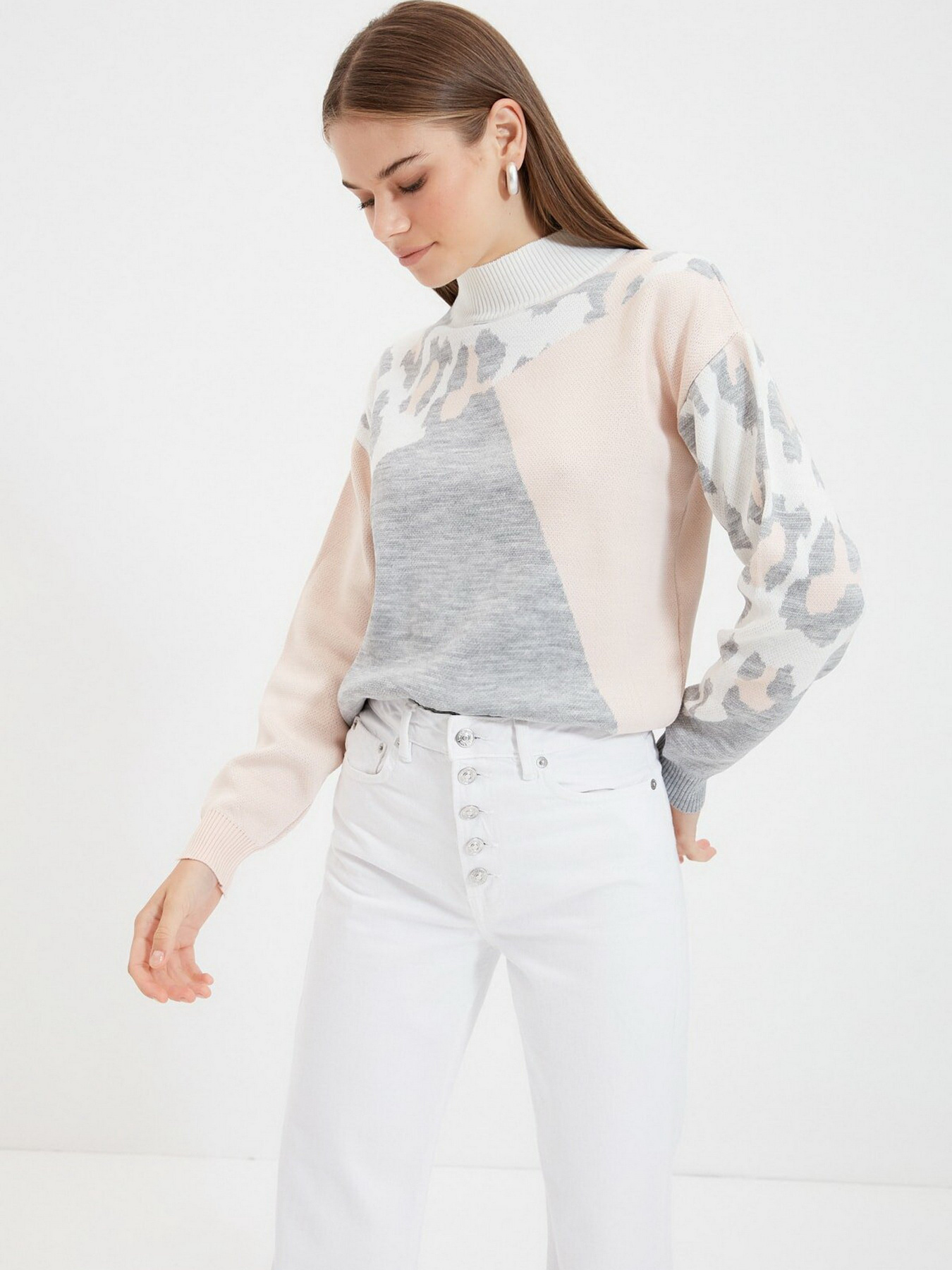 Джемпер Trendyol модель TWOAW22KZ1107/Gri Джемпер Trendyol модель TWOAW22KZ1107/Gri Фото