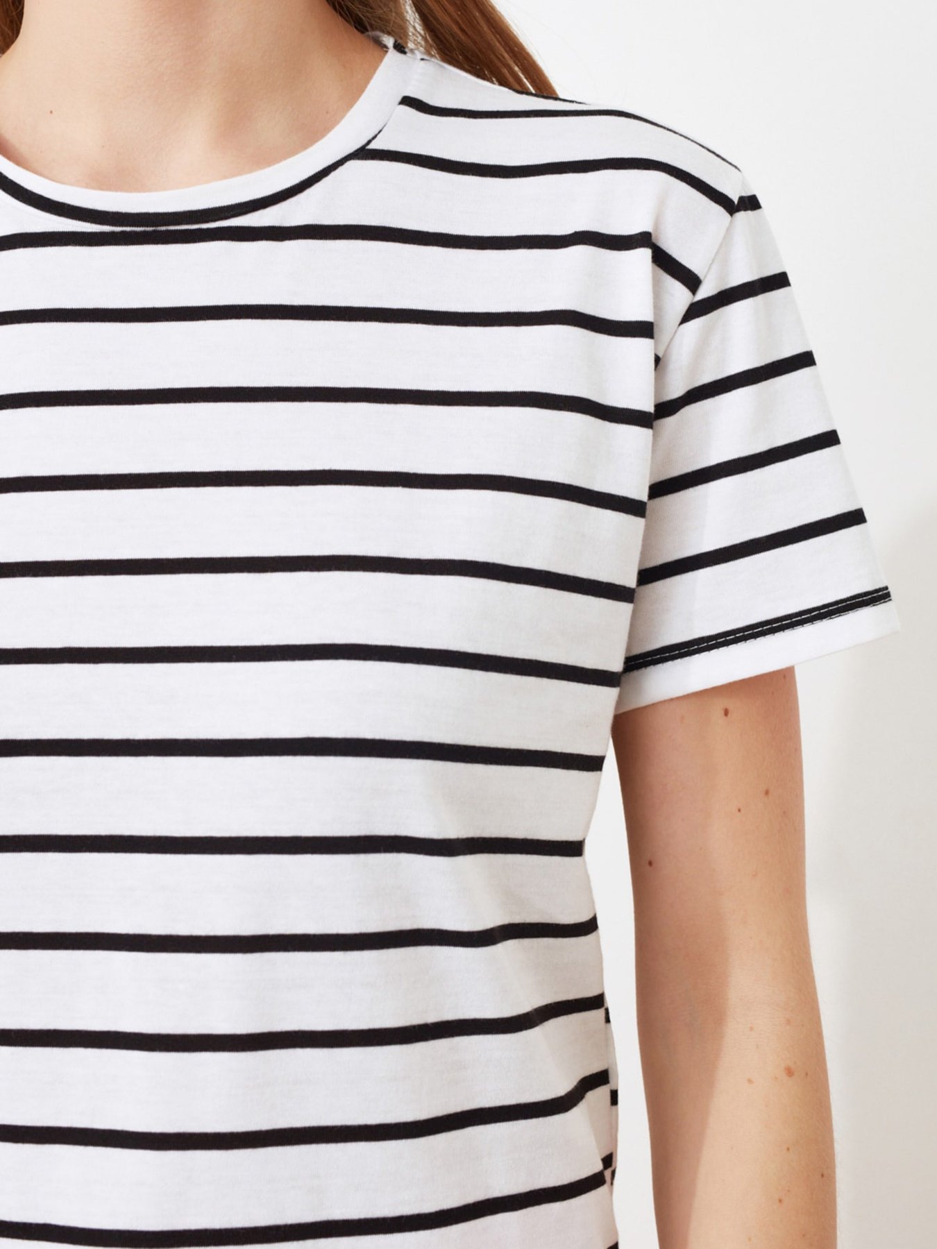 Футболка Trendyol модель TWOSS21TS3091/Beyaz Футболка Trendyol модель TWOSS21TS3091/Beyaz Фото