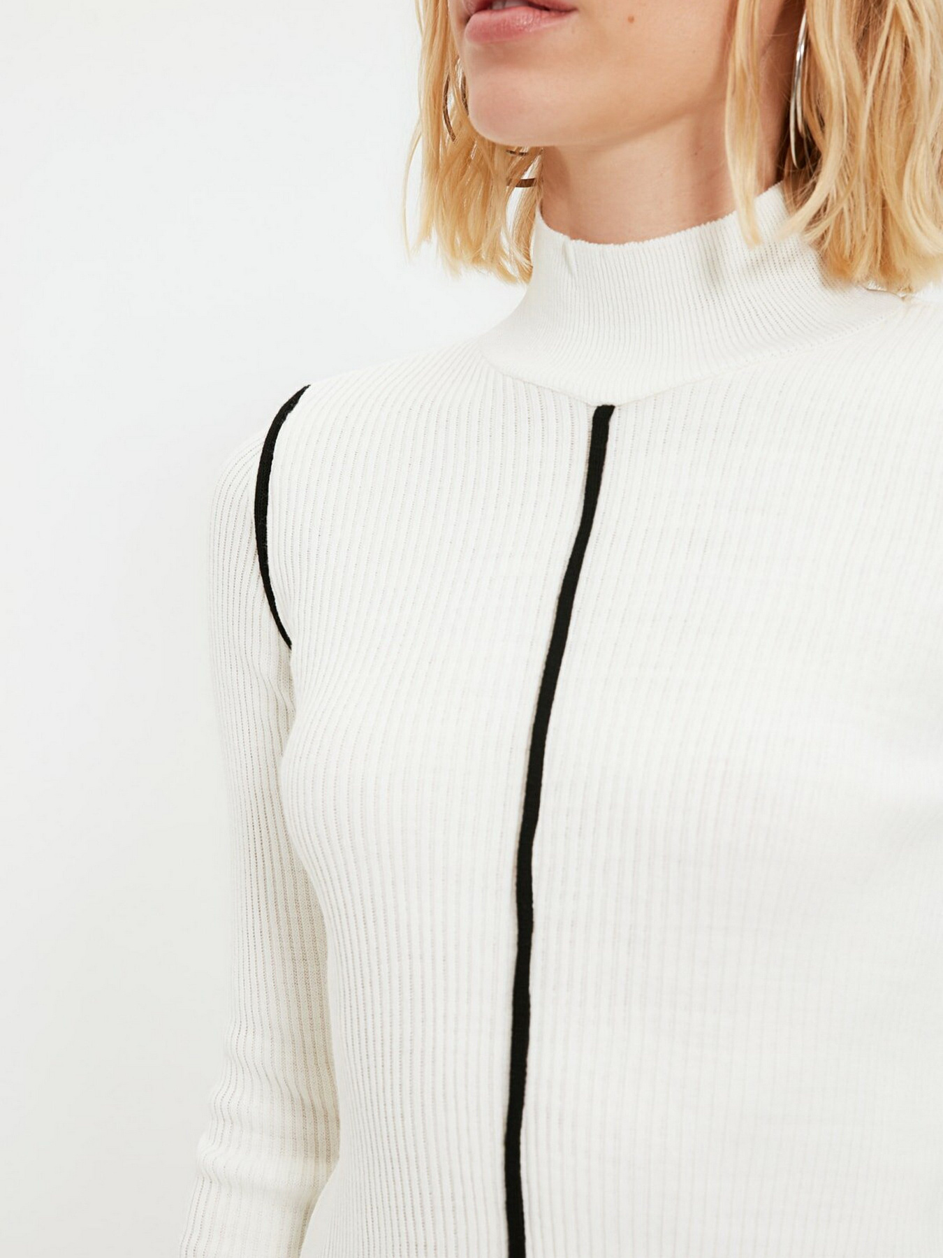 Джемпер Trendyol модель TWOAW22KZ1477/Ekru Джемпер Trendyol модель TWOAW22KZ1477/Ekru Фото