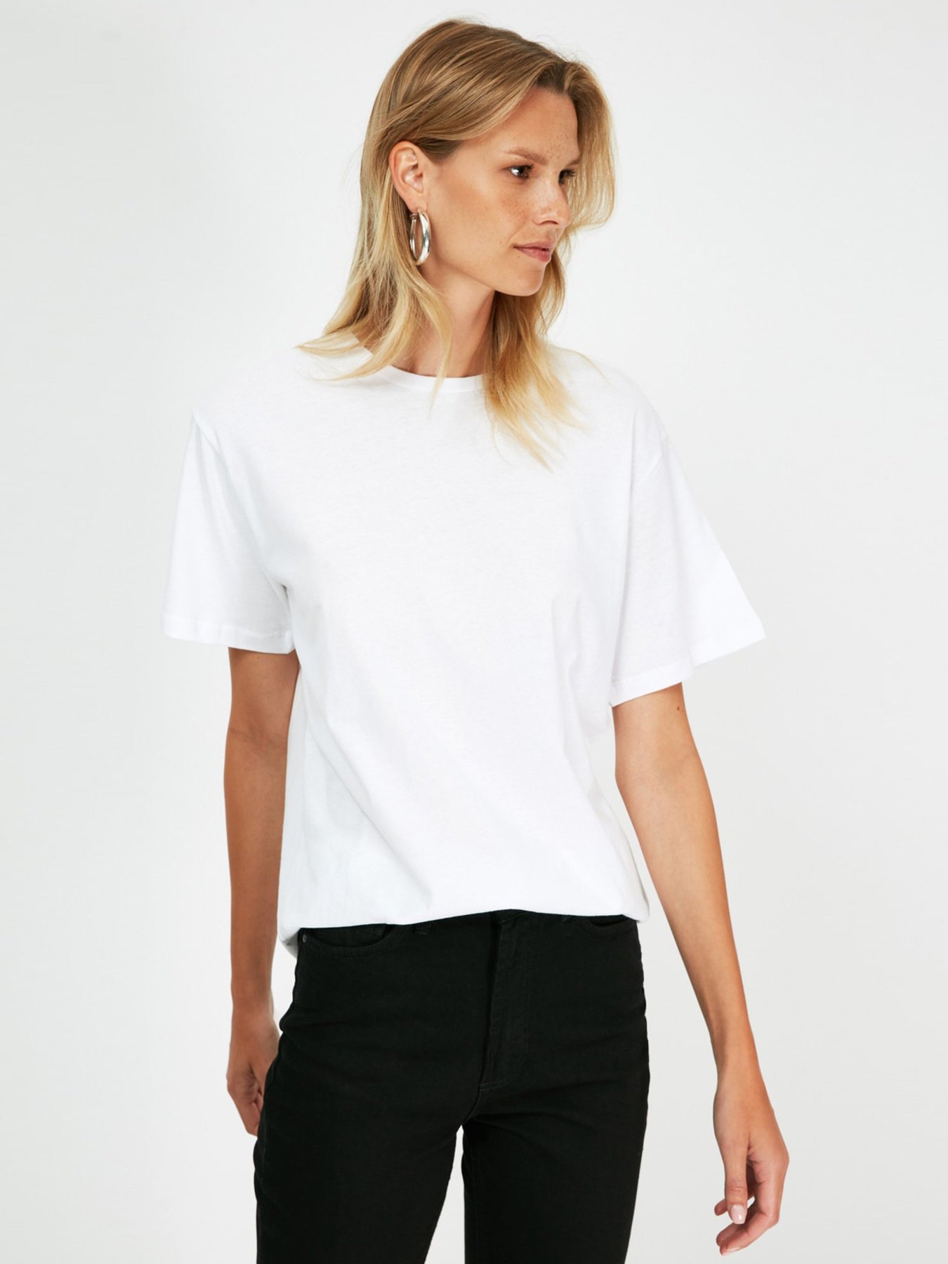 Футболки и поло Trendyol модель TWOSS21TS3869/Beyaz Футболки и поло Trendyol модель TWOSS21TS3869/Beyaz Фото