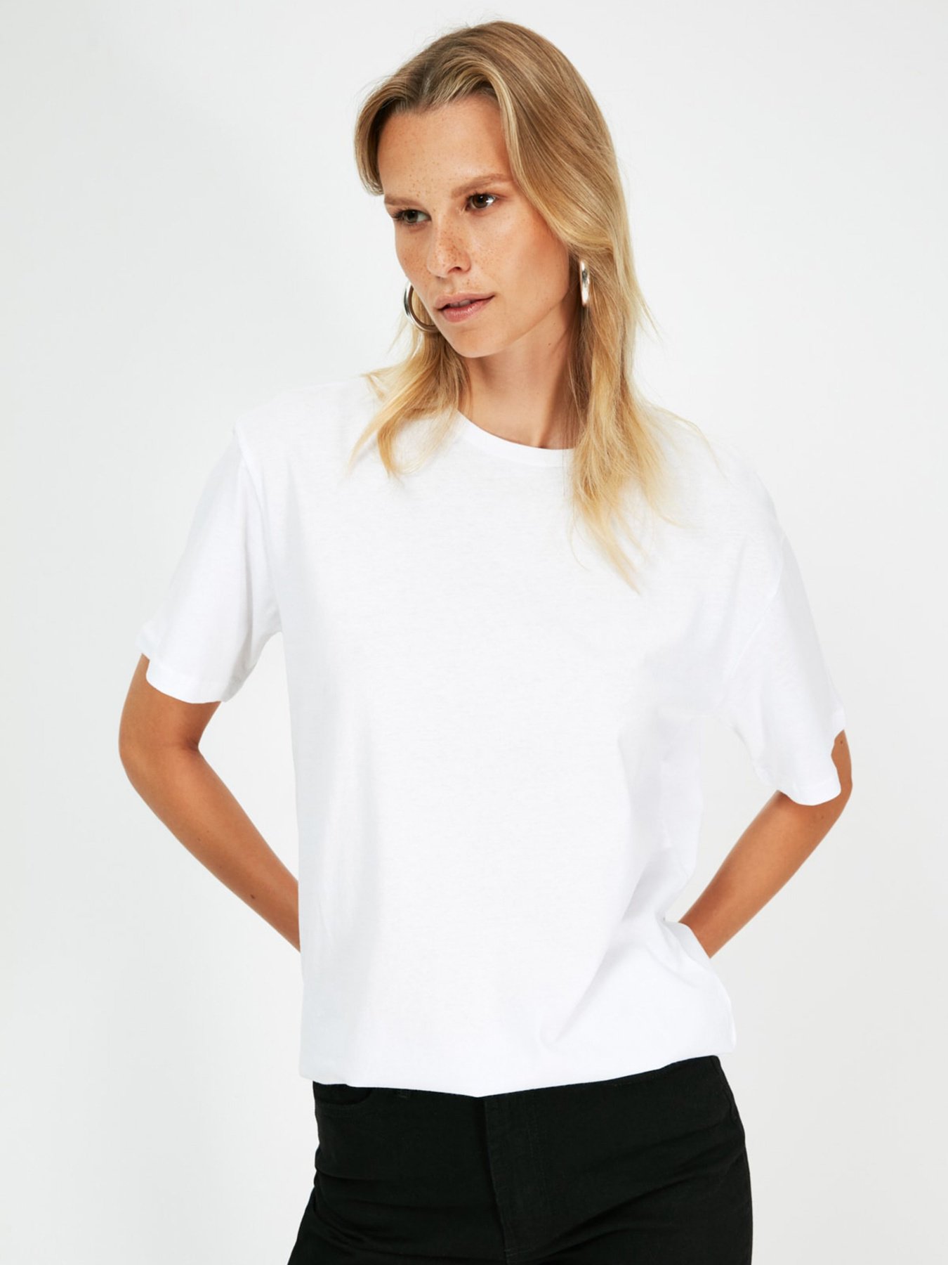 Футболки и поло Trendyol модель TWOSS21TS3869/Beyaz Футболки и поло Trendyol модель TWOSS21TS3869/Beyaz Фото