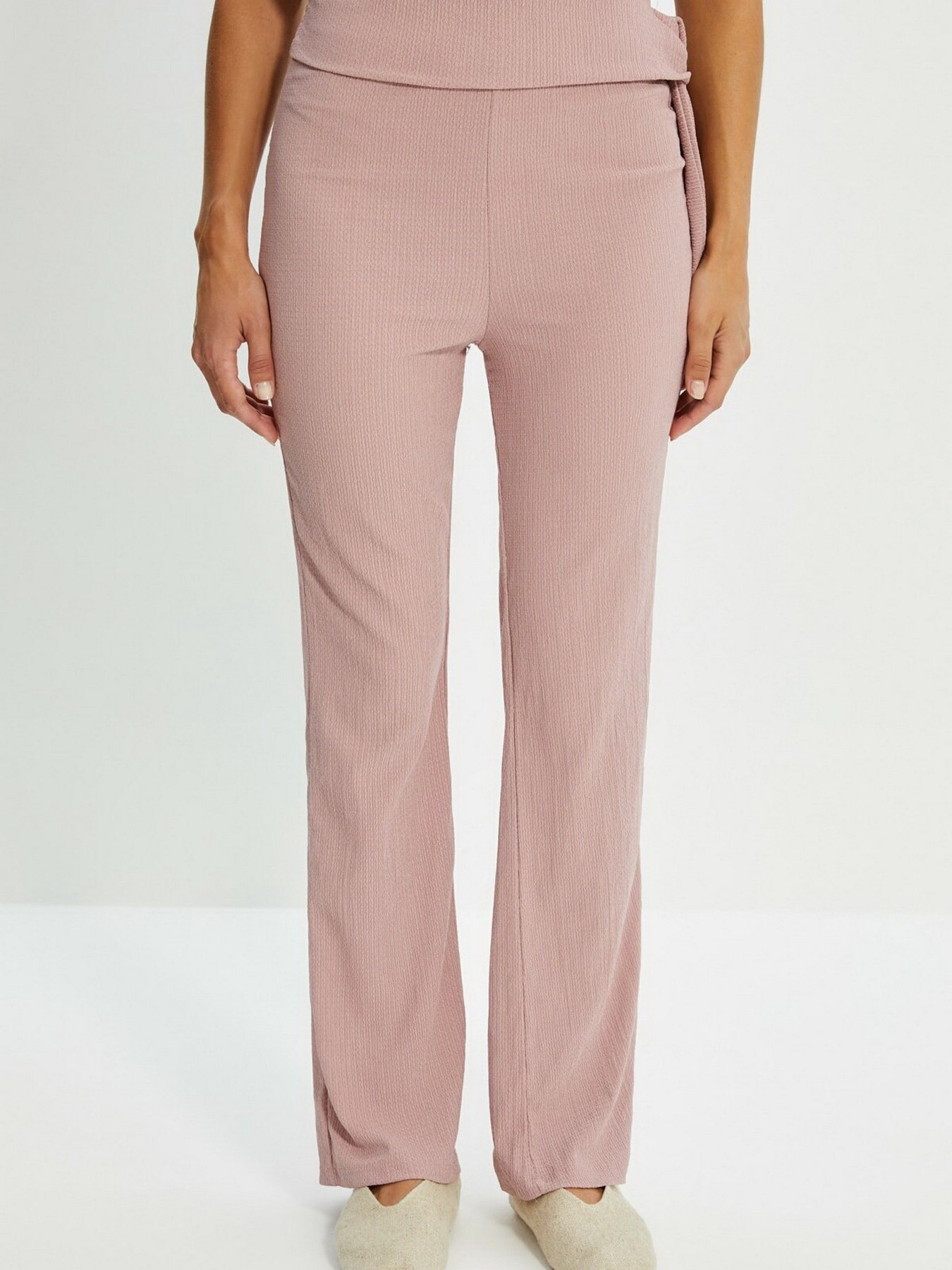 Повсякденні штани Trendyol модель TWOAW22PL0108/Gul Kurusu Фото