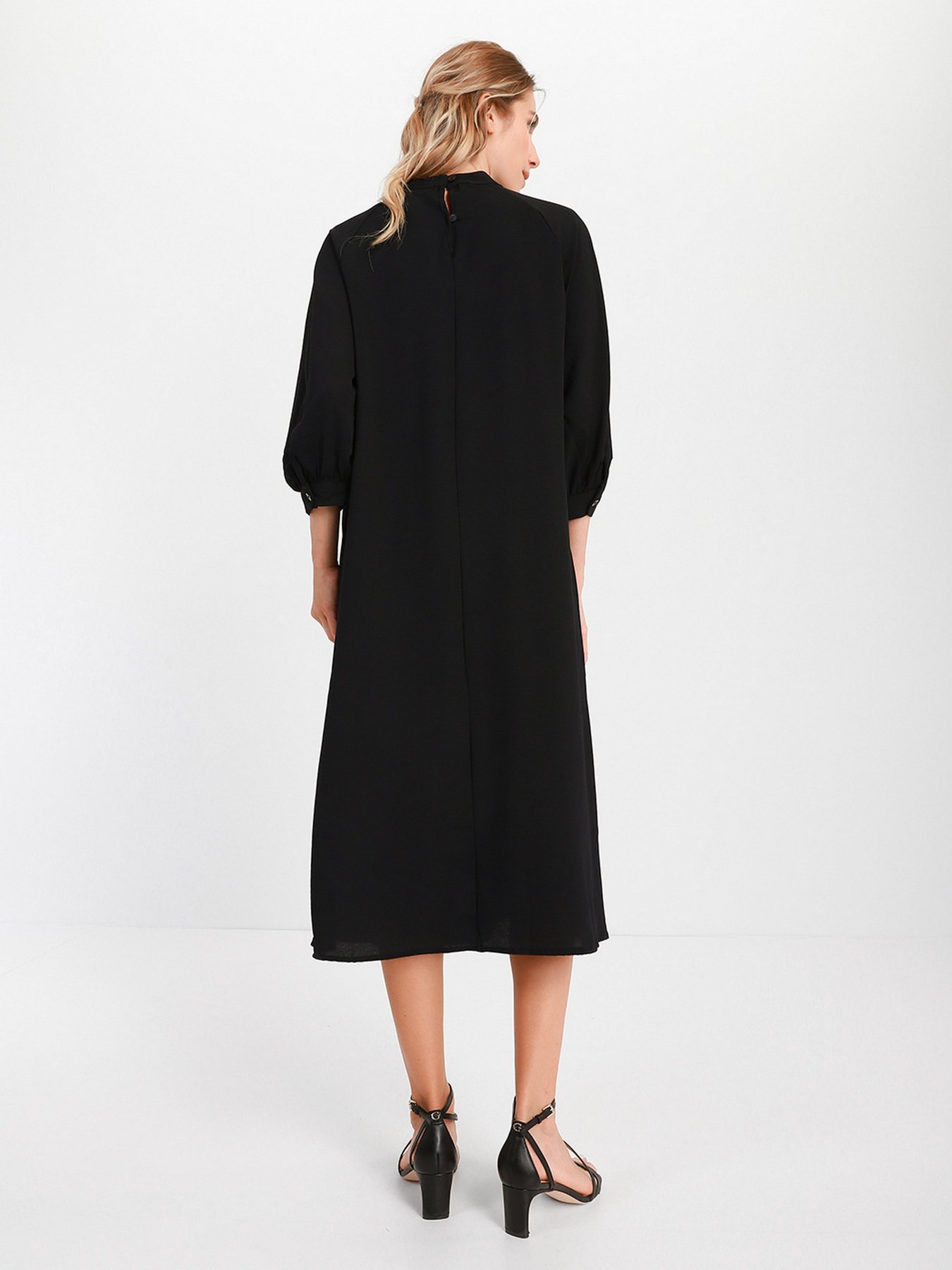 Платье миди Trendyol модель TWOAW22EL0108/Siyah Фото