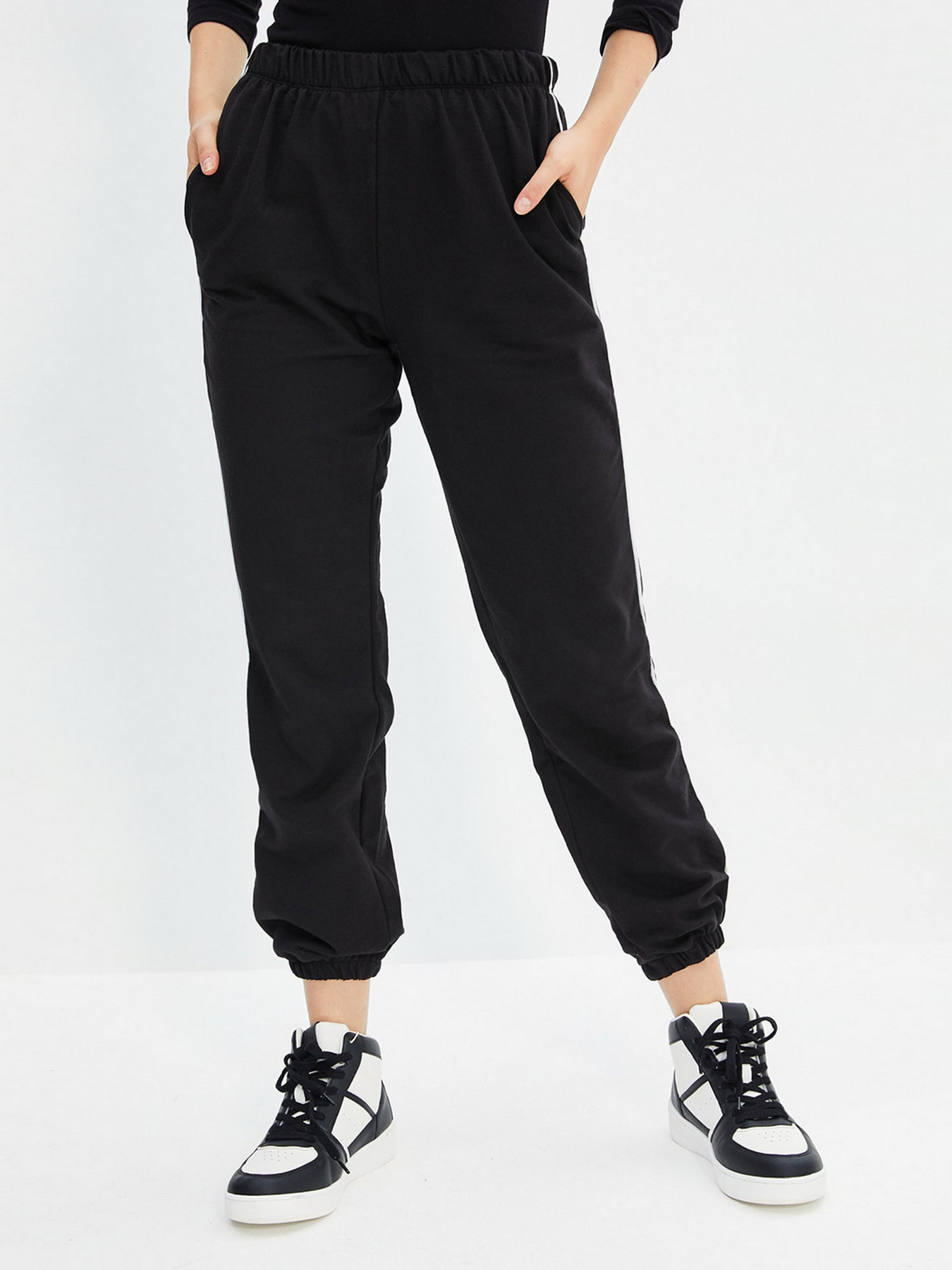 Спортивні штани Trendyol модель TCTAW22EI0007/Siyah Фото