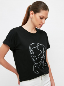 Футболка Trendyol модель TWOSS21TS3808/Siyah Футболка Trendyol модель TWOSS21TS3808/Siyah Фото