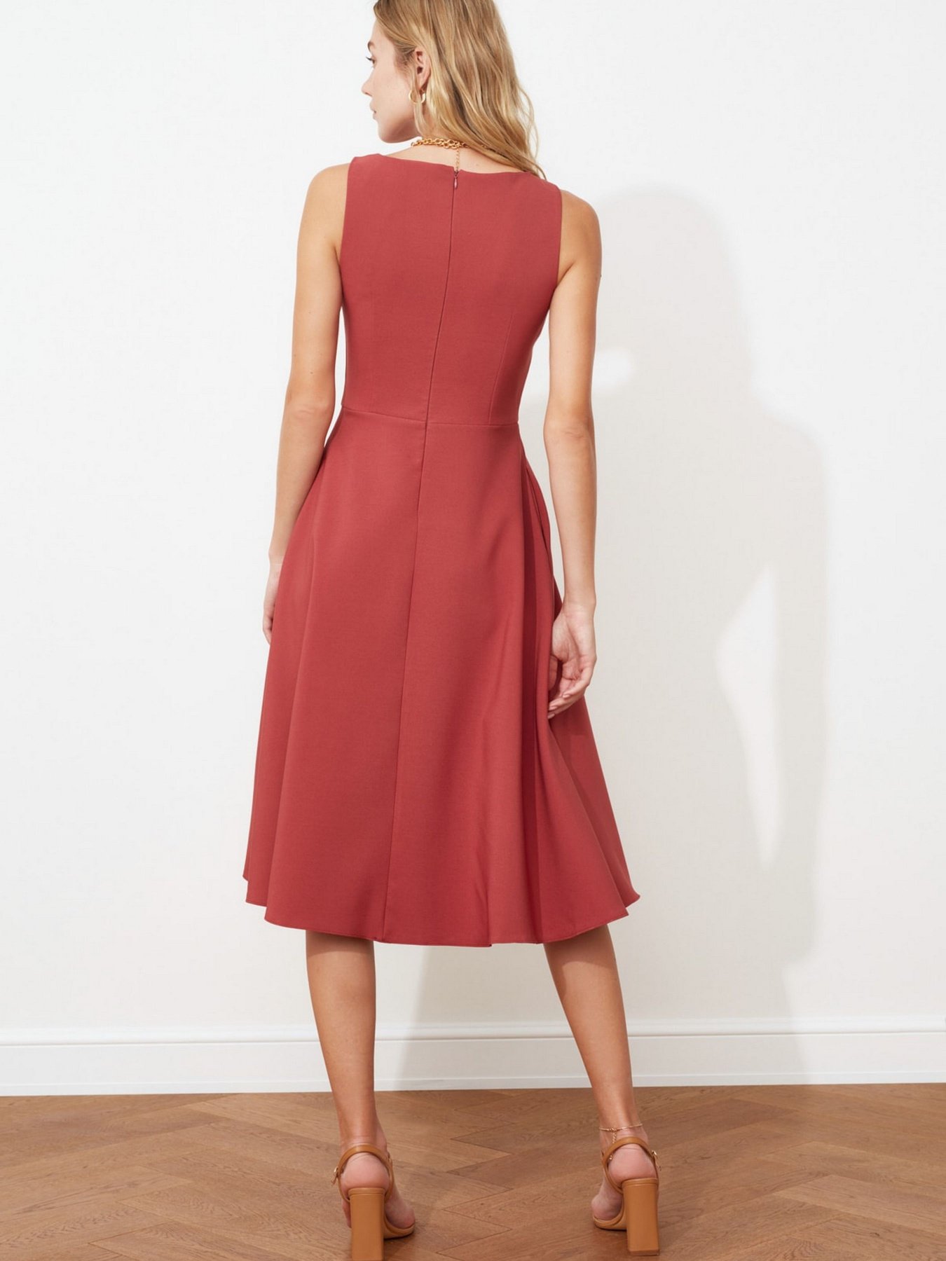 Платья Trendyol модель TWOSS20EL0980/Gul Kurusu Фото