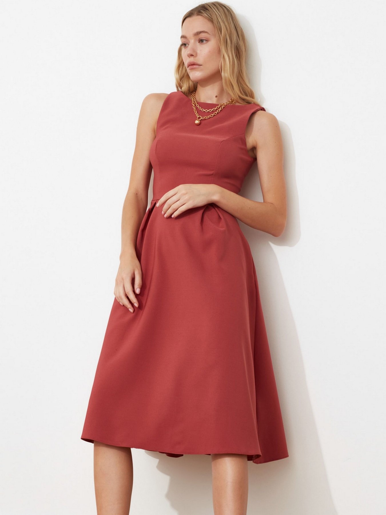 Платья Trendyol модель TWOSS20EL0980/Gul Kurusu Фото