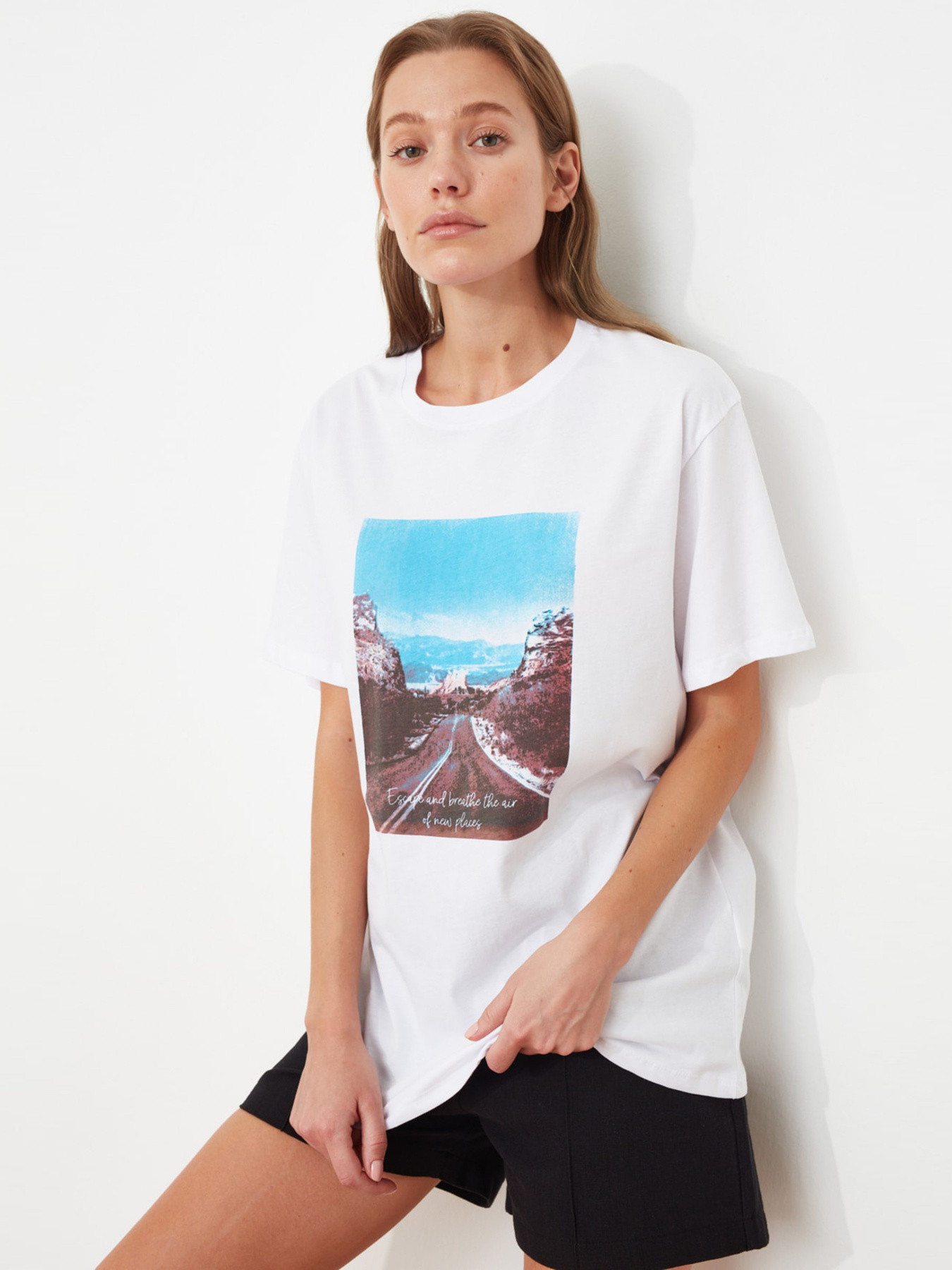 Футболка Trendyol модель TWOSS21TS1108/Beyaz Фото