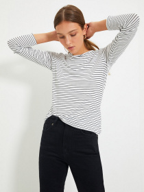 Лонгслів Trendyol модель TWOAW20TS0097/Beyaz Фото