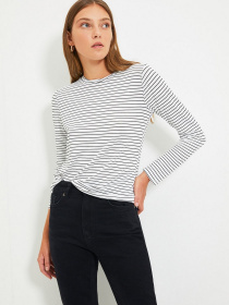 Лонгслів Trendyol модель TWOAW20TS0097/Beyaz Фото