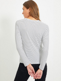 Лонгслів Trendyol модель TWOAW20TS0097/Beyaz Фото