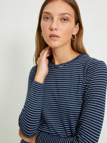 Лонгслив Trendyol модель TWOAW20TS0097/Lacivert Фото