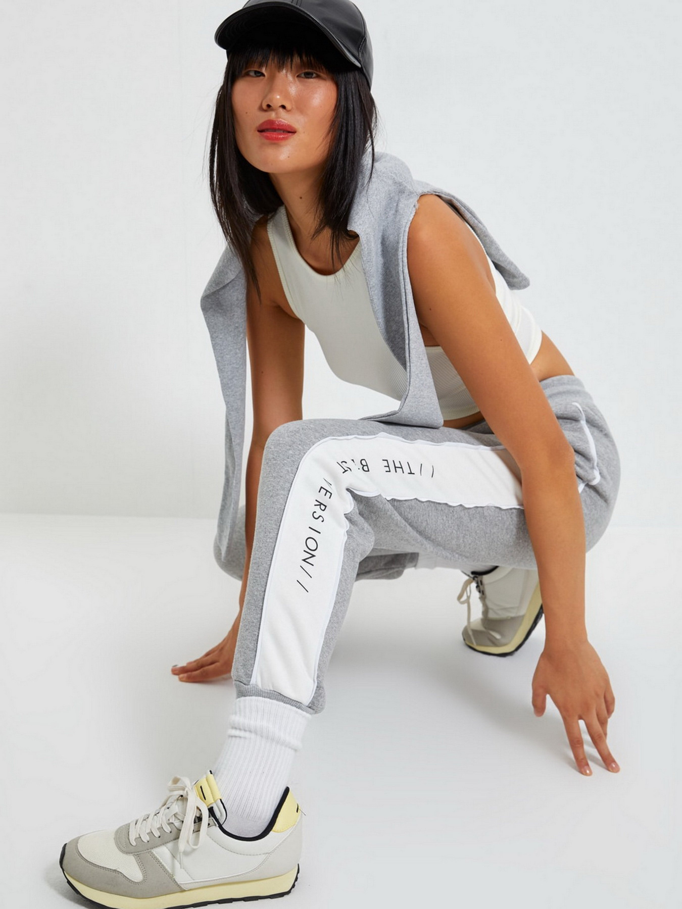 Штани спортивні Trendyol модель TWOAW21EA0014/Gri Фото