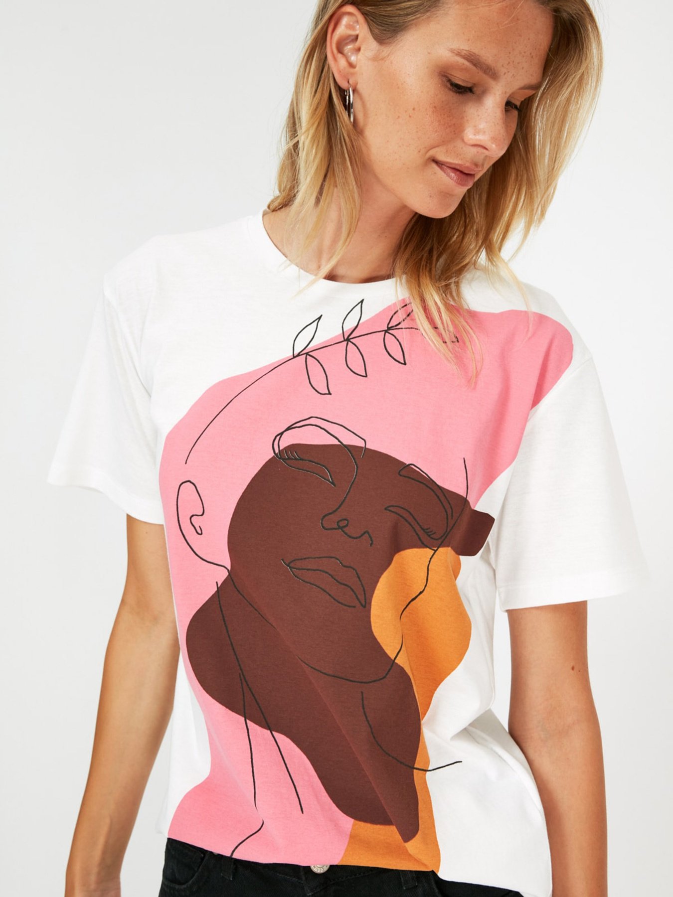 Футболки и поло Trendyol модель TWOSS21TS3937/Ekru Футболки и поло Trendyol модель TWOSS21TS3937/Ekru Фото