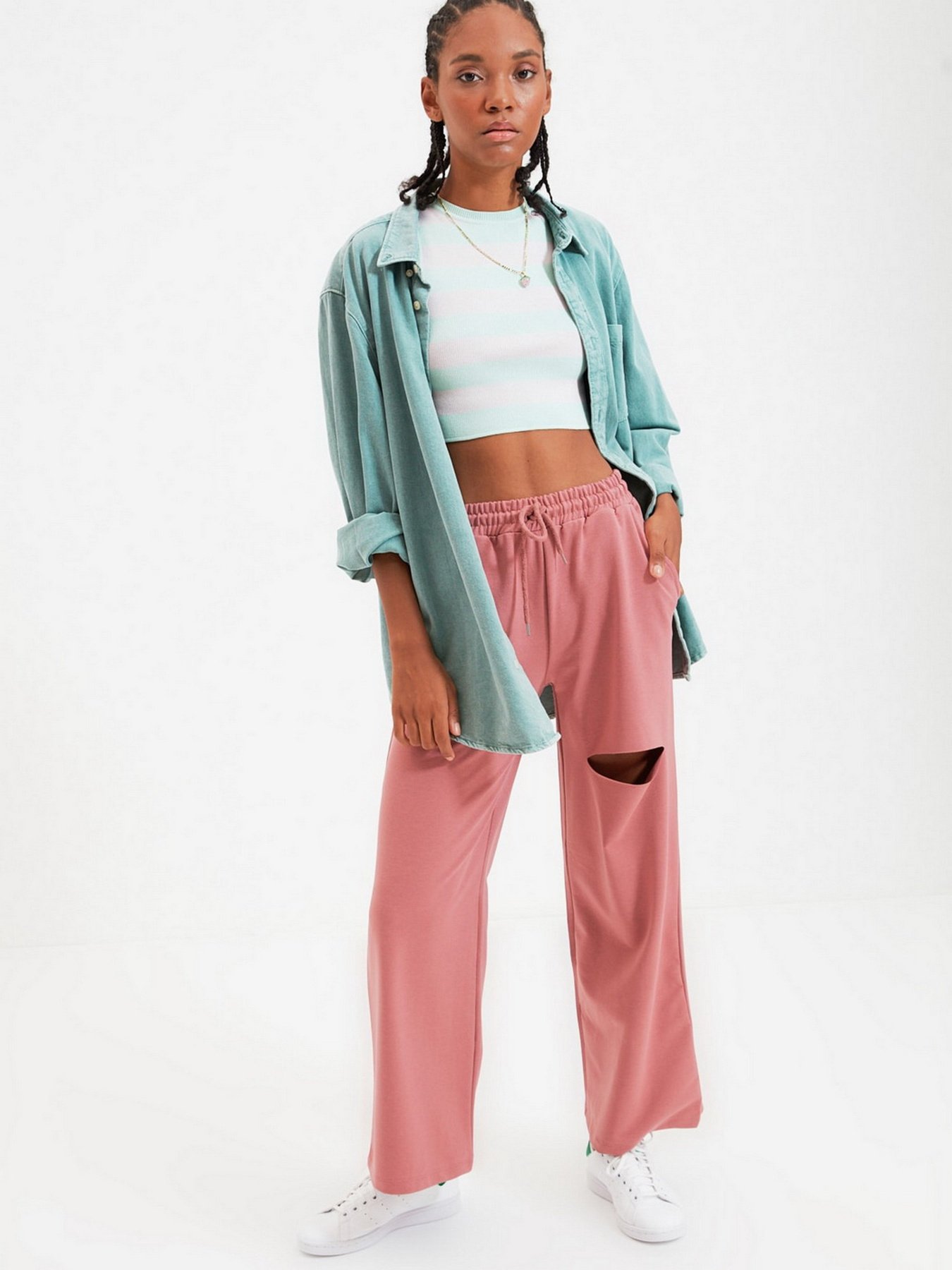 Спортивні штани Trendyol модель TWOAW21EA0116/Gul Kurusu Спортивні штани Trendyol модель TWOAW21EA0116/Gul Kurusu Фото