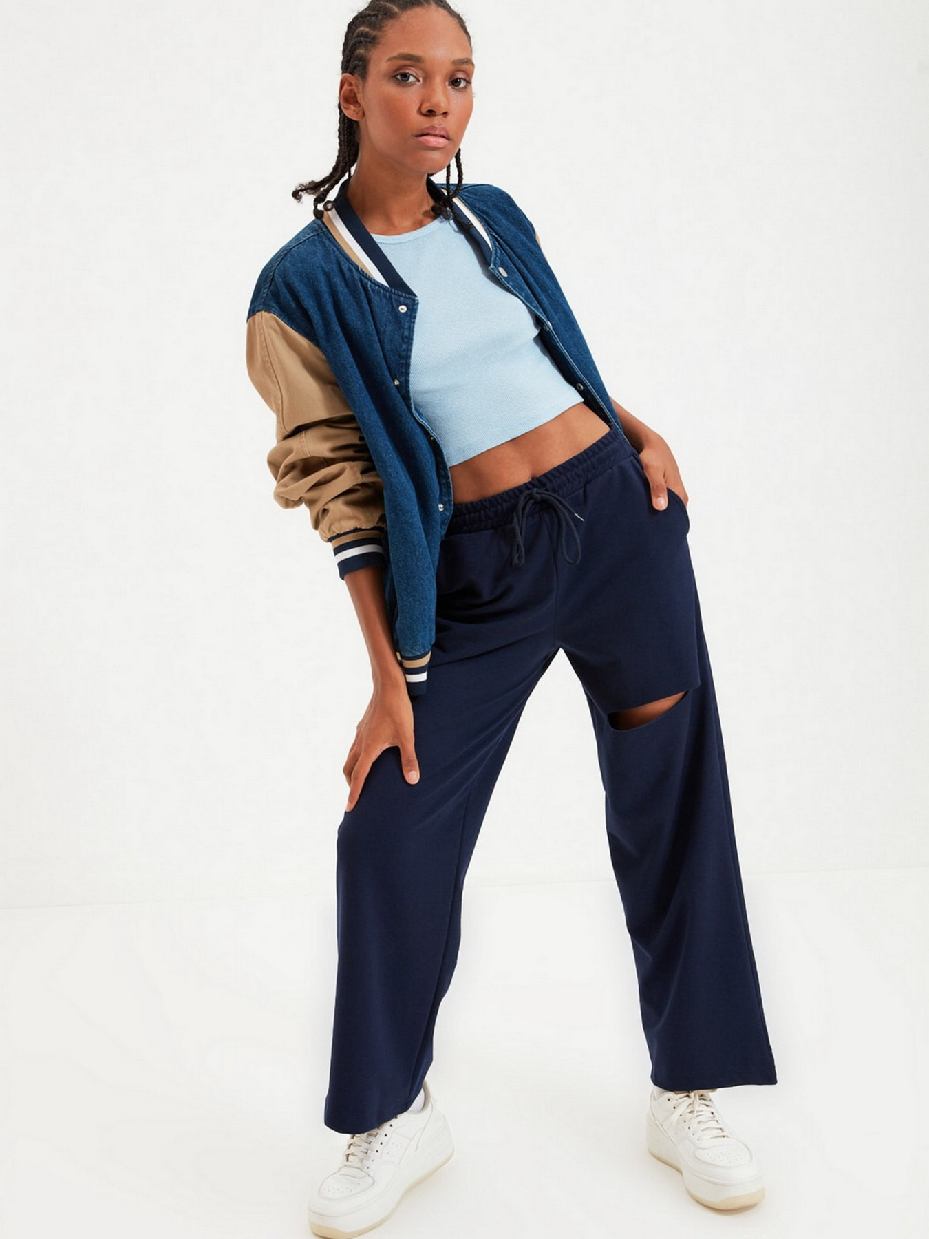 Штани спортивні Trendyol модель TWOAW21EA0116/Lacivert Фото