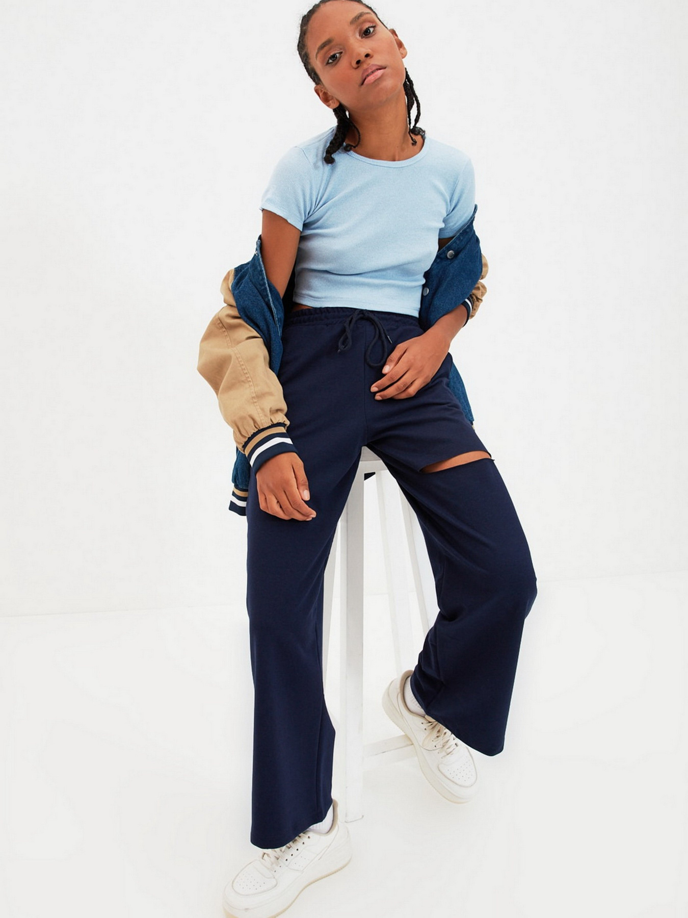 Штани спортивні Trendyol модель TWOAW21EA0116/Lacivert Фото