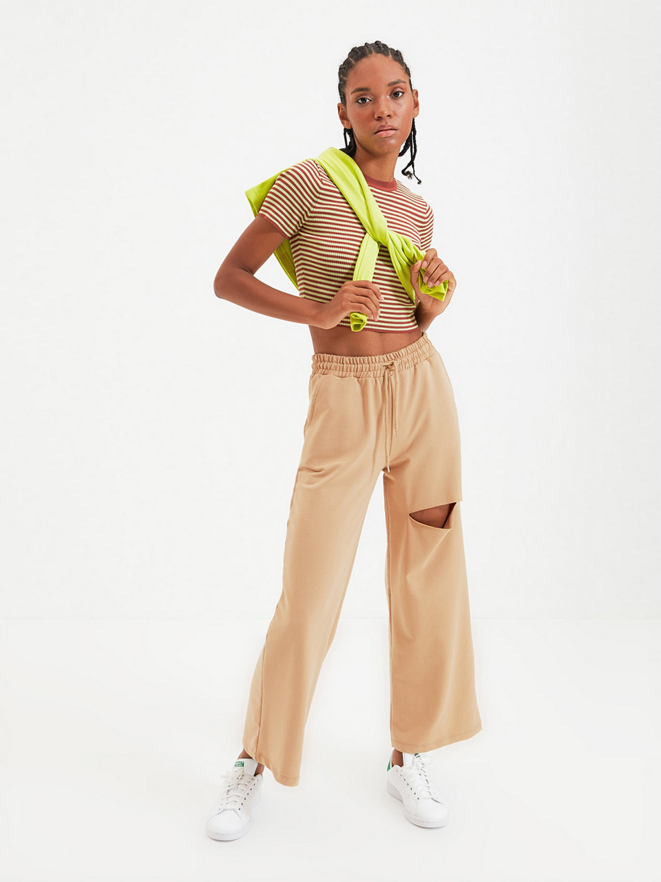 Штаны спортивные Trendyol модель TWOAW21EA0116/Tas Фото