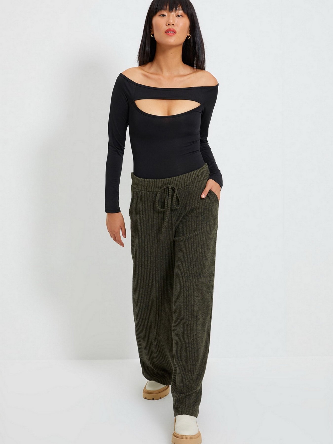 Штани повсякденні Trendyol модель TWOAW21PL0293/Haki Фото