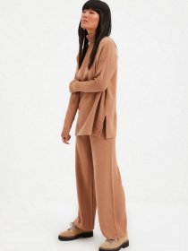 Повседневный костюм Trendyol модель TWOAW22AU0102/Camel Повседневный костюм Trendyol модель TWOAW22AU0102/Camel Фото