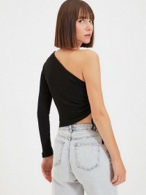 Топ Trendyol модель TWOAW22BZ0525/Siyah Фото