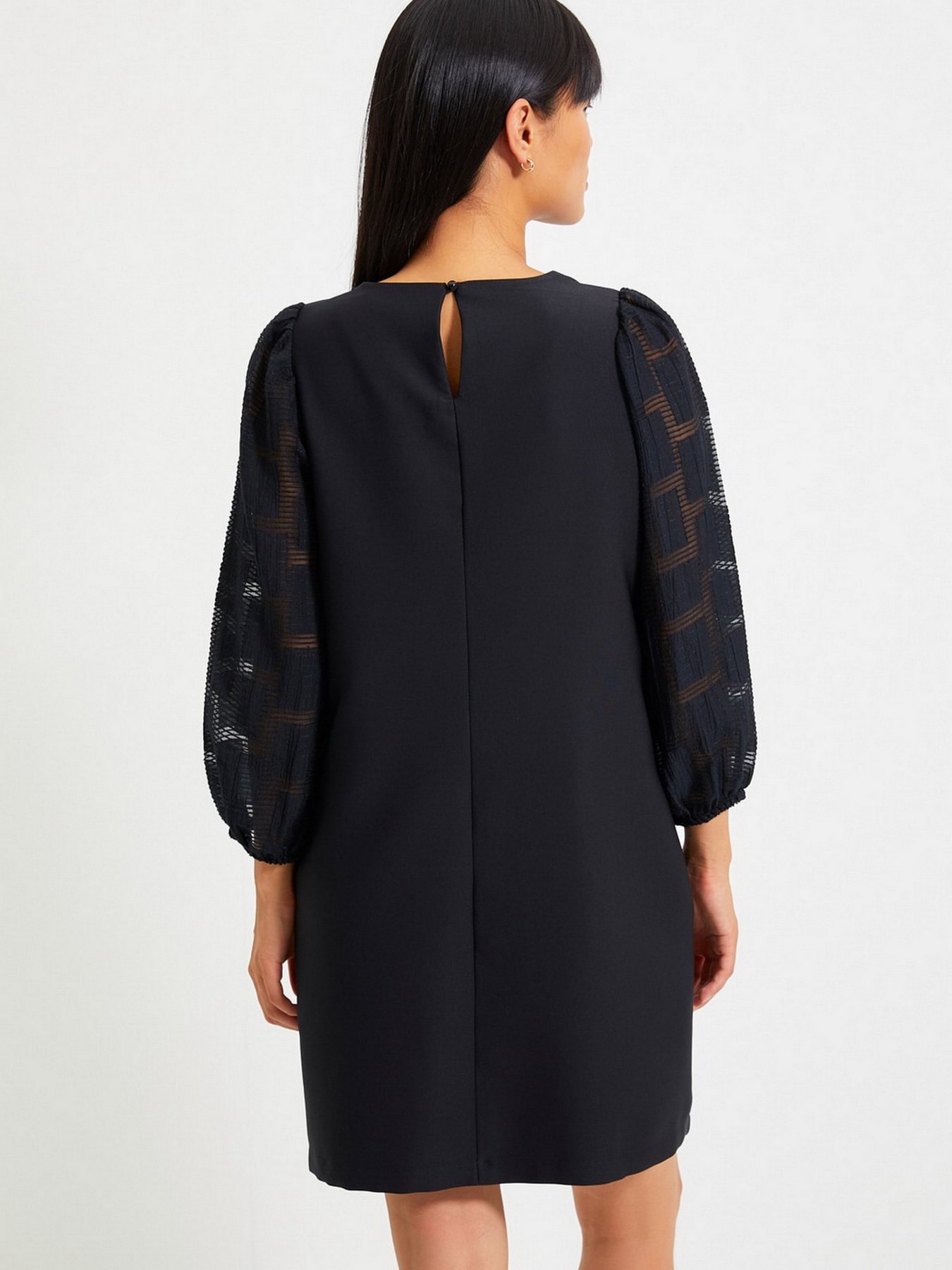 Платье мини Trendyol модель TWOAW22EL0124/Siyah Фото