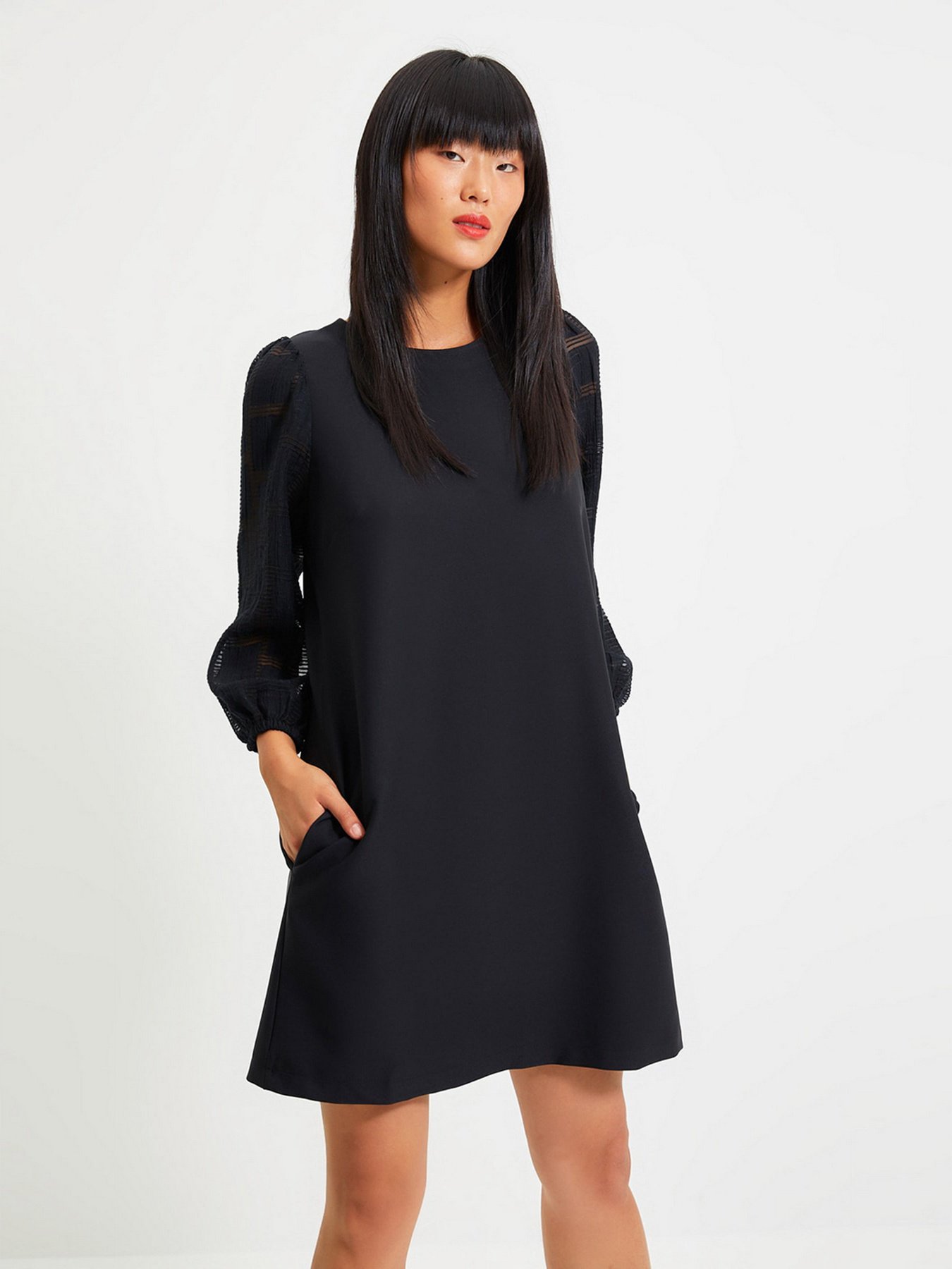 Платье мини Trendyol модель TWOAW22EL0124/Siyah Фото