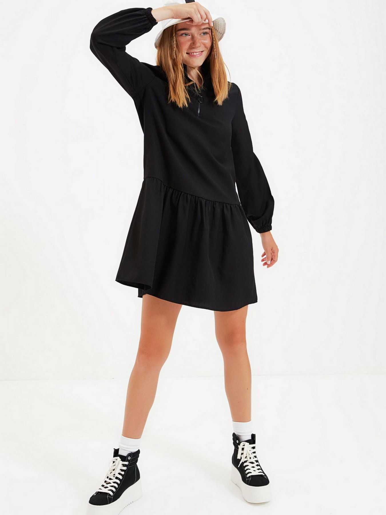 Платье мини Trendyol модель TWOAW22EL0180/Siyah Фото