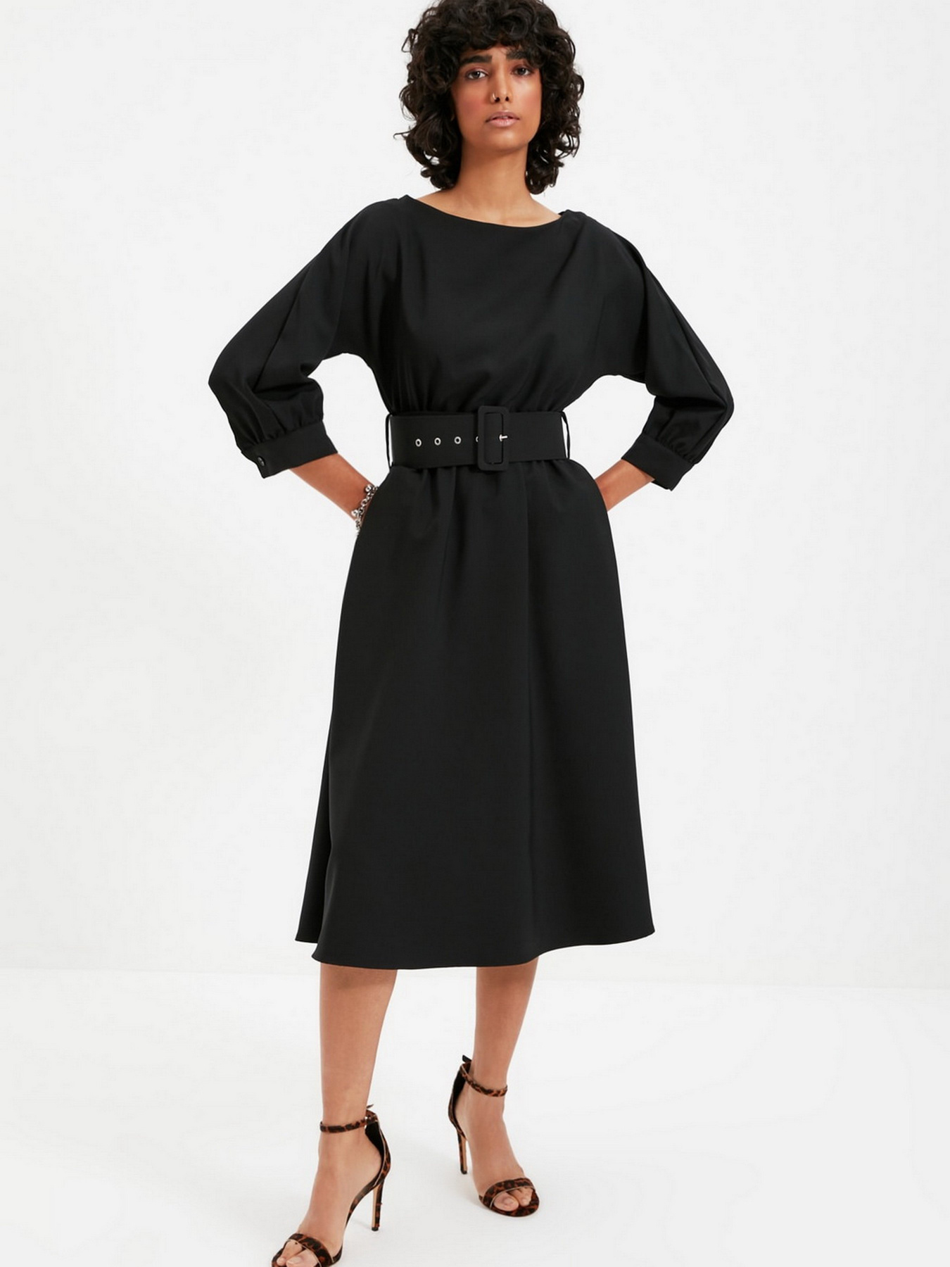 Сукня міді Trendyol модель TWOAW22EL0318/Siyah Фото