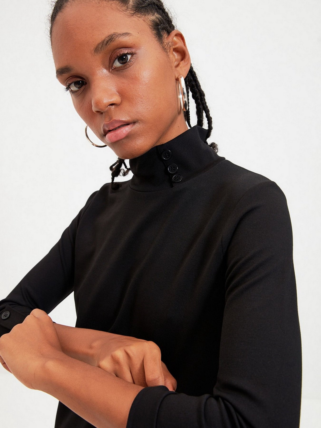 Платье мини Trendyol модель TWOAW22EL0438/Siyah Фото