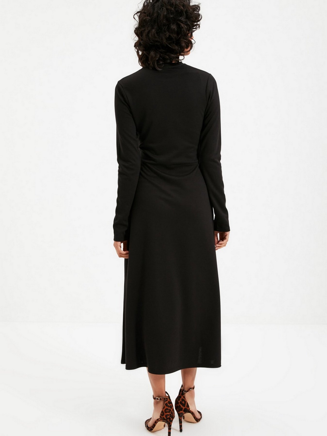 Платье миди Trendyol модель TWOAW22EL0736/Siyah Фото