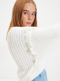 Свитер Trendyol модель TWOAW22KZ0240/Ekru Свитер Trendyol модель TWOAW22KZ0240/Ekru Фото