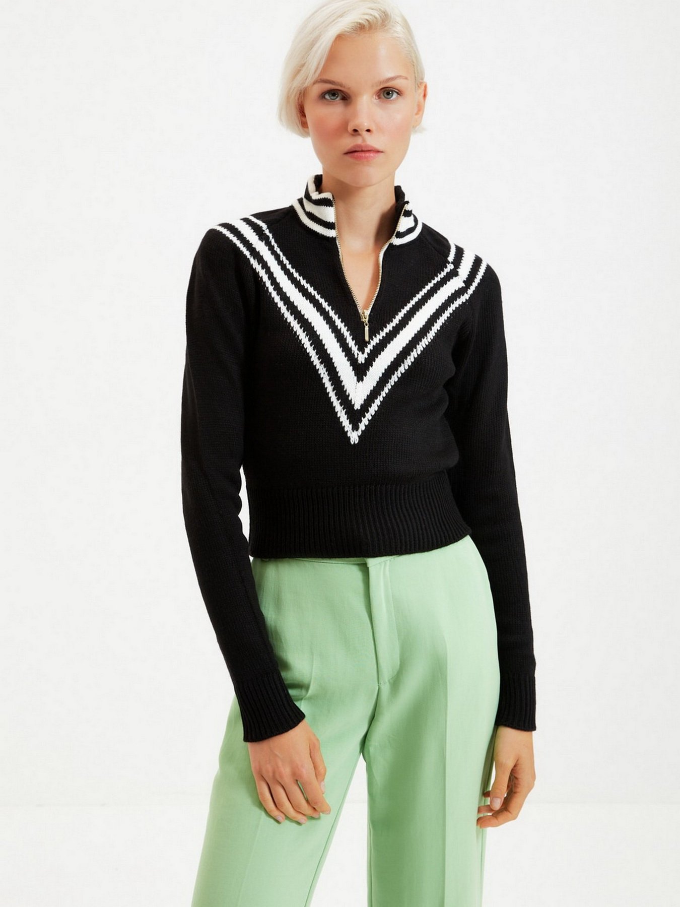 Джемпер Trendyol модель TWOAW22KZ0502/Siyah Фото