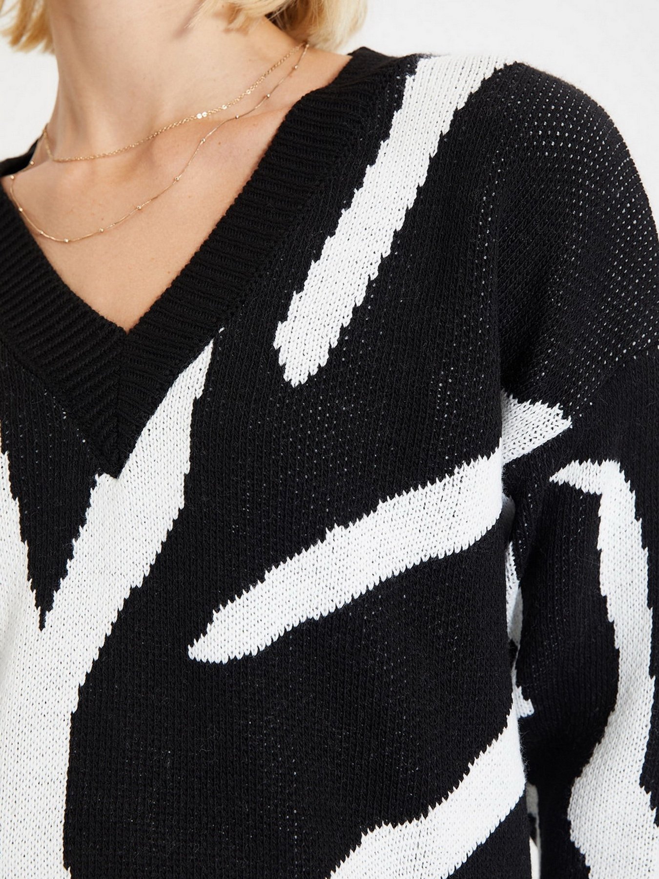 Свитер Trendyol модель TWOAW22KZ1648/Siyah Фото