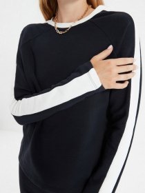 Свитшот Trendyol модель TWOAW22SW0082/Lacivert Фото